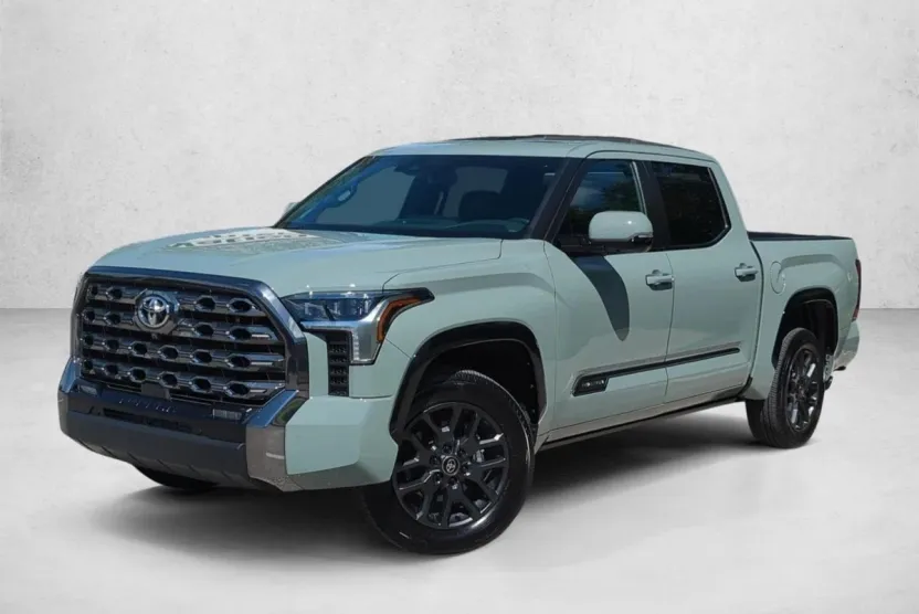 2025 Toyota Tundra Platinum CrewMax photo 1