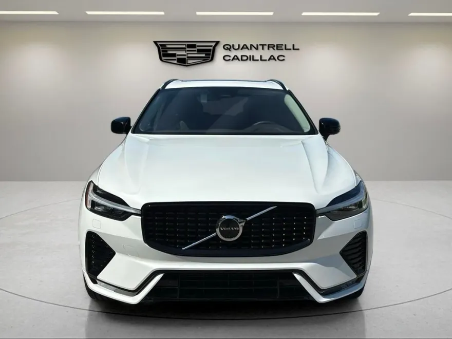 2025 Volvo XC60 B5 Plus photo 1