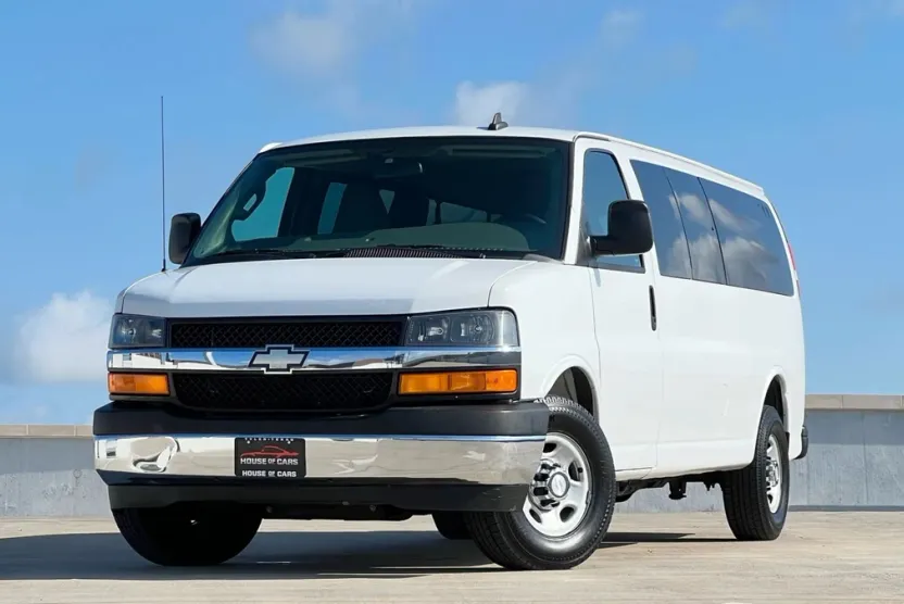 2017 Chevrolet Express 3500 Passenger LT Van photo 1