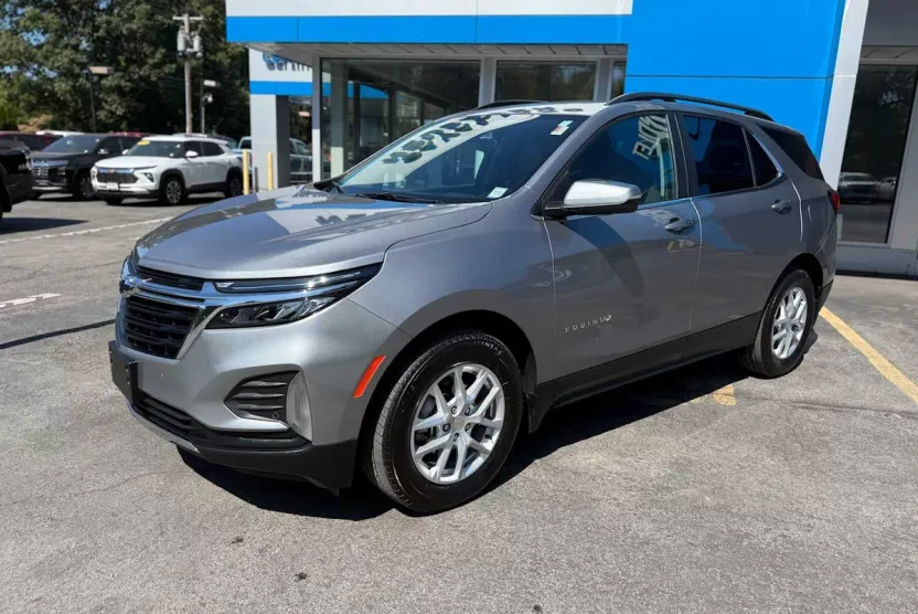 2024 Chevrolet Equinox LT photo 1