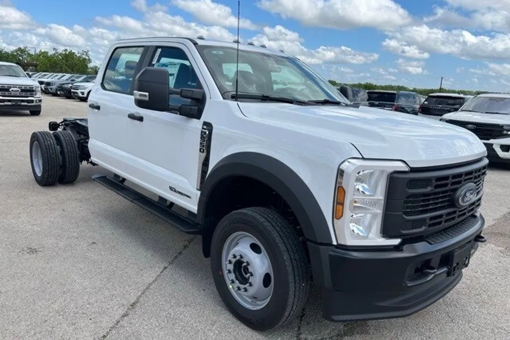2025 Ford F-550 XL photo 1