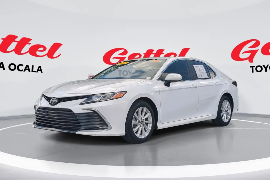 2023 Toyota Camry LE photo 1