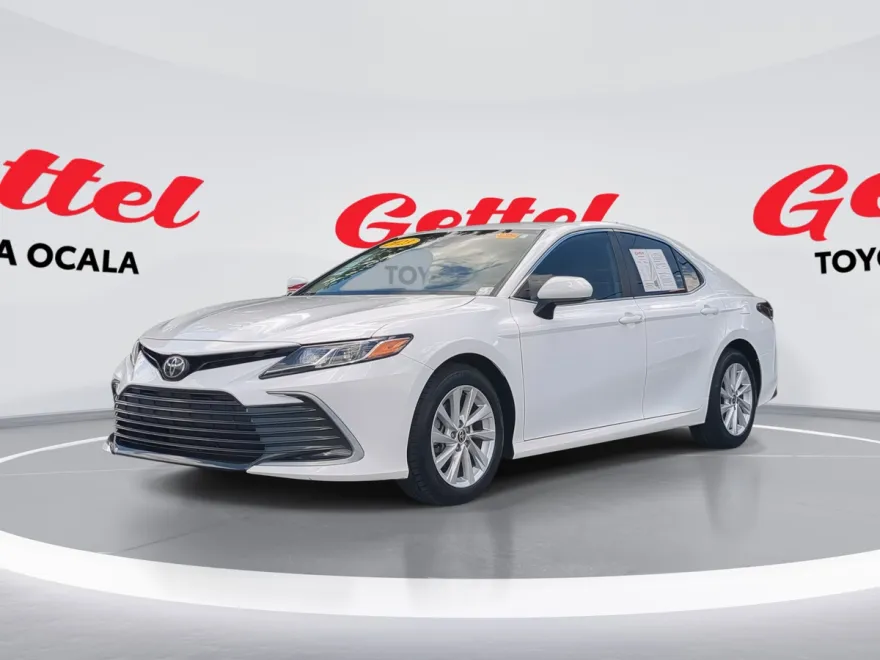2023 Toyota Camry LE photo 1