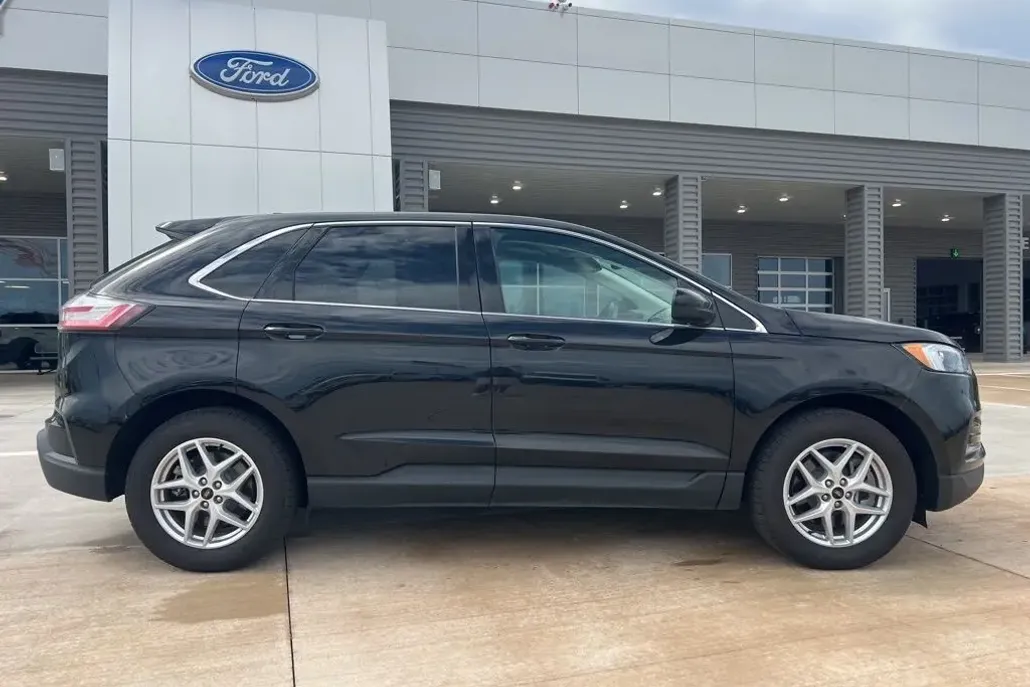 2024 Ford Edge SEL photo 1
