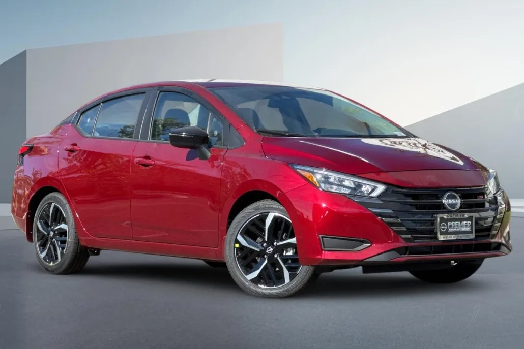 2025 Nissan Versa 1.6 SR photo 1