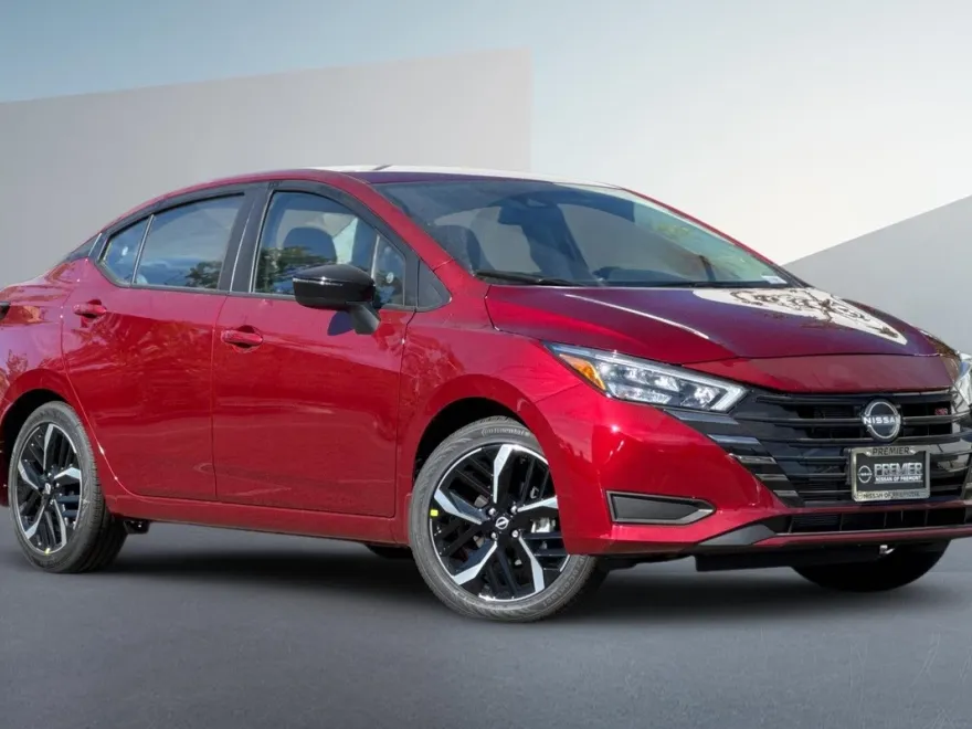 2025 Nissan Versa 1.6 SR photo 1