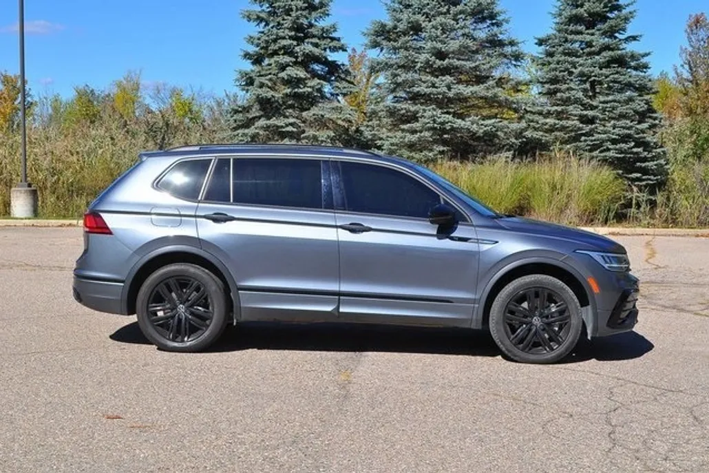2022 Volkswagen Tiguan SE R-Line Black photo 1