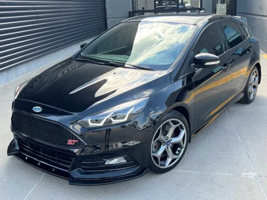 2018 Ford Focus ST photo 1