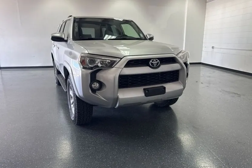2015 Toyota 4Runner SR5 photo 1