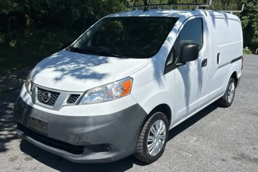 2015 Nissan NV200 SV photo 1