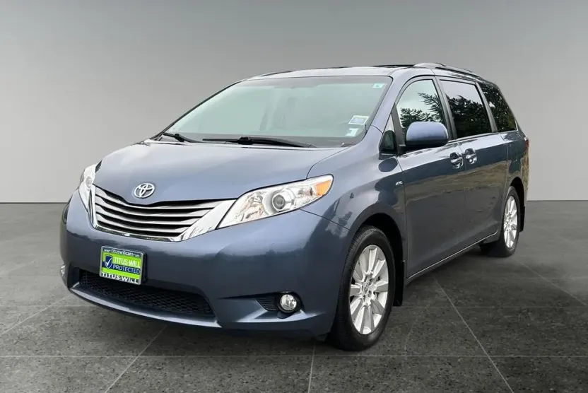 2017 Toyota Sienna Limited XLE Premium photo 1