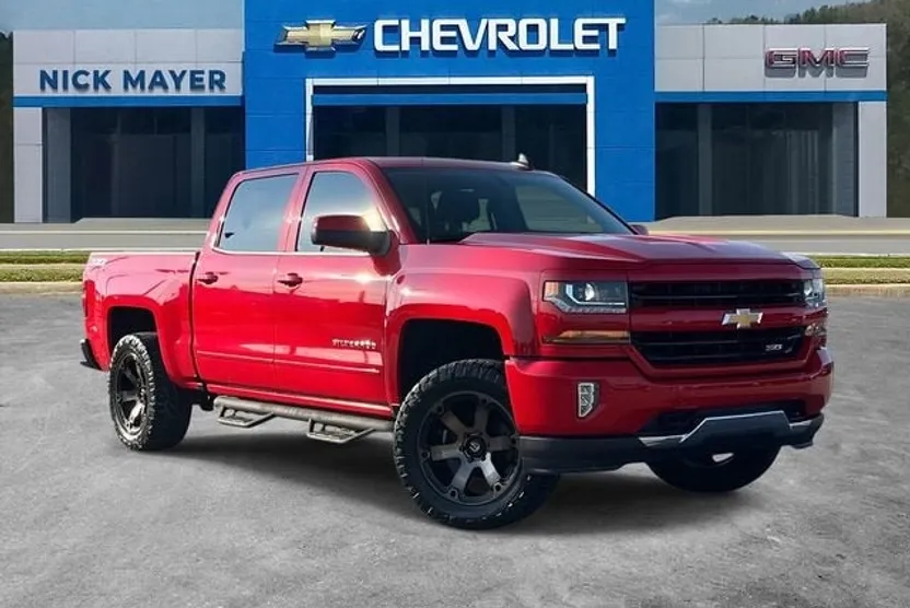 2017 Chevrolet Silverado 1500 LT photo 1