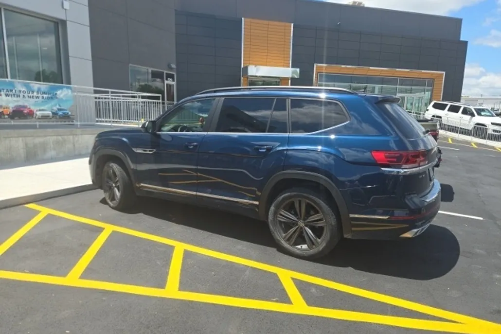 2021 Volkswagen Atlas V6 SE Technology R-Line photo 1