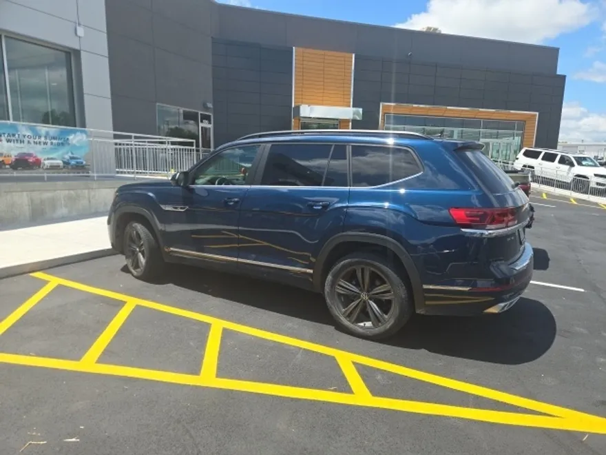 2021 Volkswagen Atlas V6 SE Technology R-Line photo 1