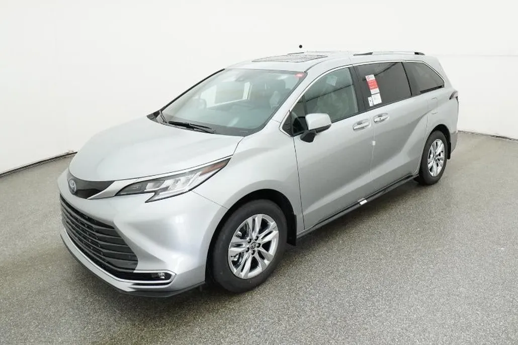 2025 Toyota Sienna Limited photo 1