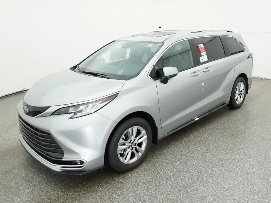 2025 Toyota Sienna Limited photo 1