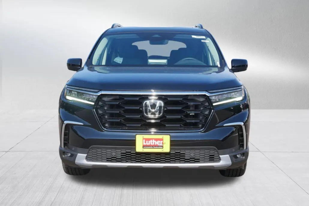 2025 Honda Pilot Touring photo 1