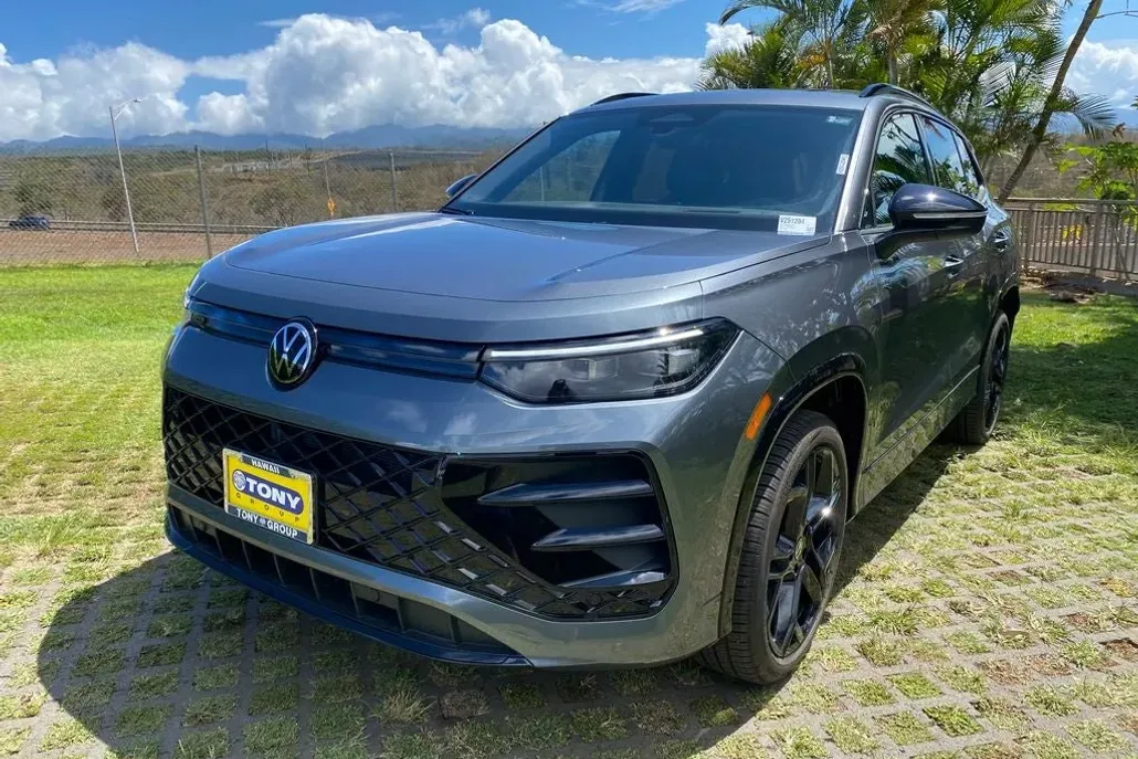 2025 Volkswagen Tiguan SE R-Line Black photo 1