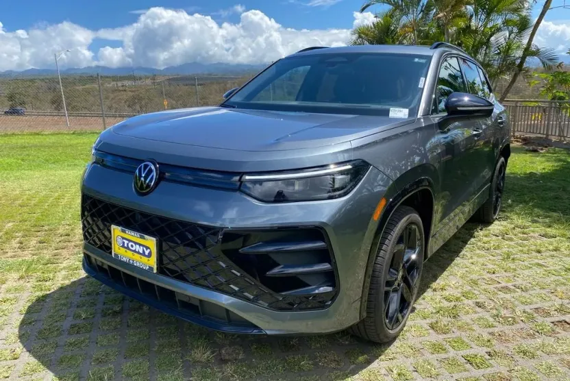 2025 Volkswagen Tiguan SE R-Line Black photo 1