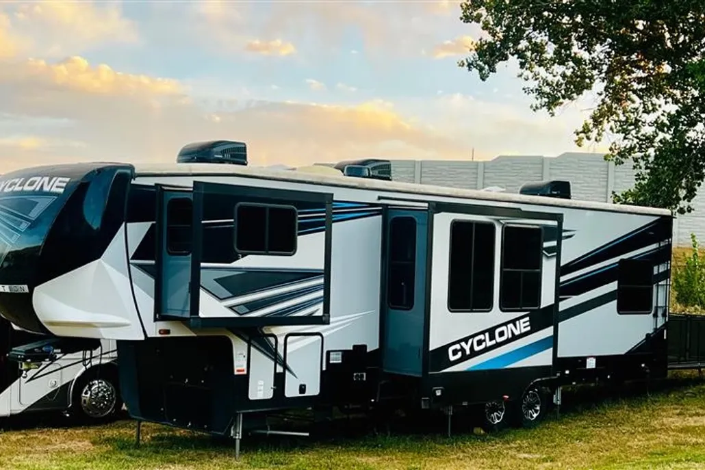2022 Heartland Rv Cyclone, Fuel, Gravity, Road Warrior, Torque, & Torque TT, Lithium photo 1