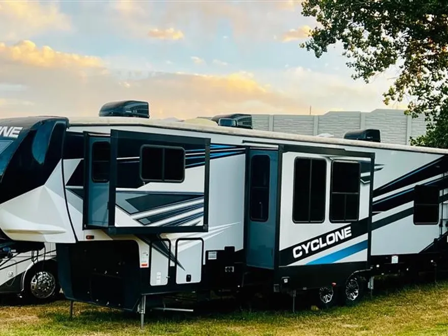 2022 Heartland Rv Cyclone, Fuel, Gravity, Road Warrior, Torque, & Torque TT, Lithium photo 1
