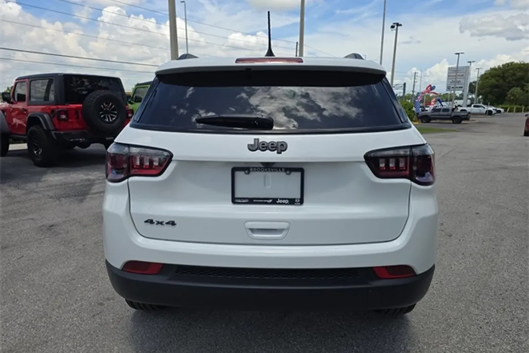 2025 Jeep Compass Latitude photo 1