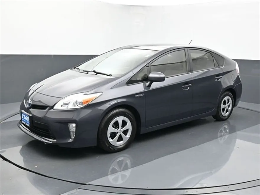 2013 Toyota Prius Three photo 1