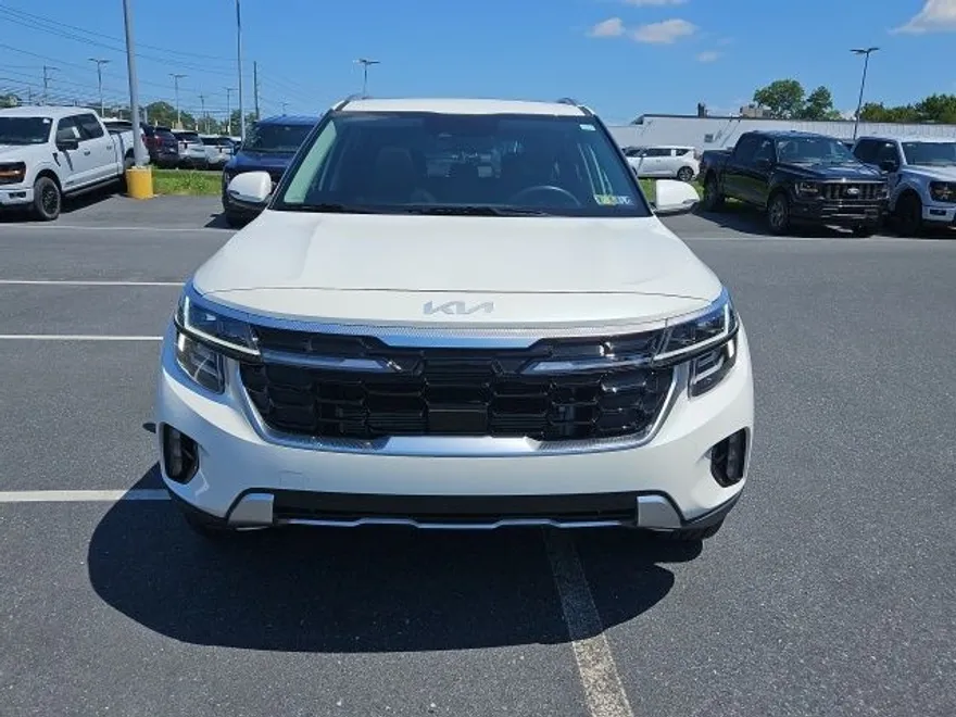 2025 Kia Seltos SX photo 1
