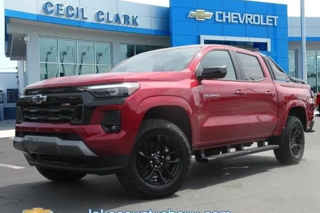 2025 Chevrolet Colorado Z71 photo 1