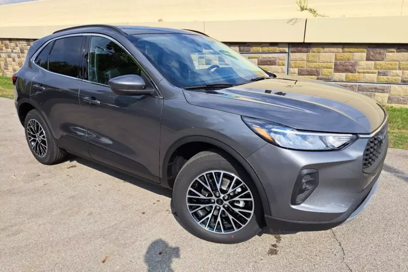 2026 Ford Escape Plug-In Hybrid Premium photo 1