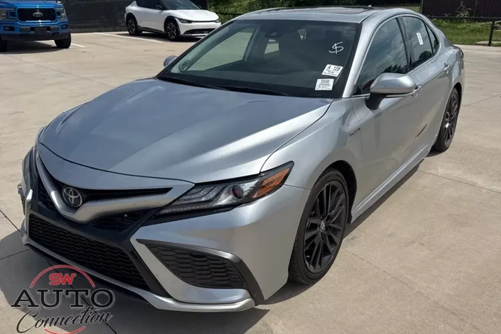 2021 Toyota Camry Hybrid XSE photo 1