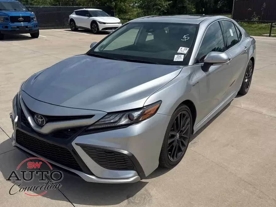2021 Toyota Camry Hybrid XSE photo 1