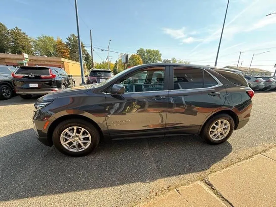 2022 Chevrolet Equinox LT photo 1