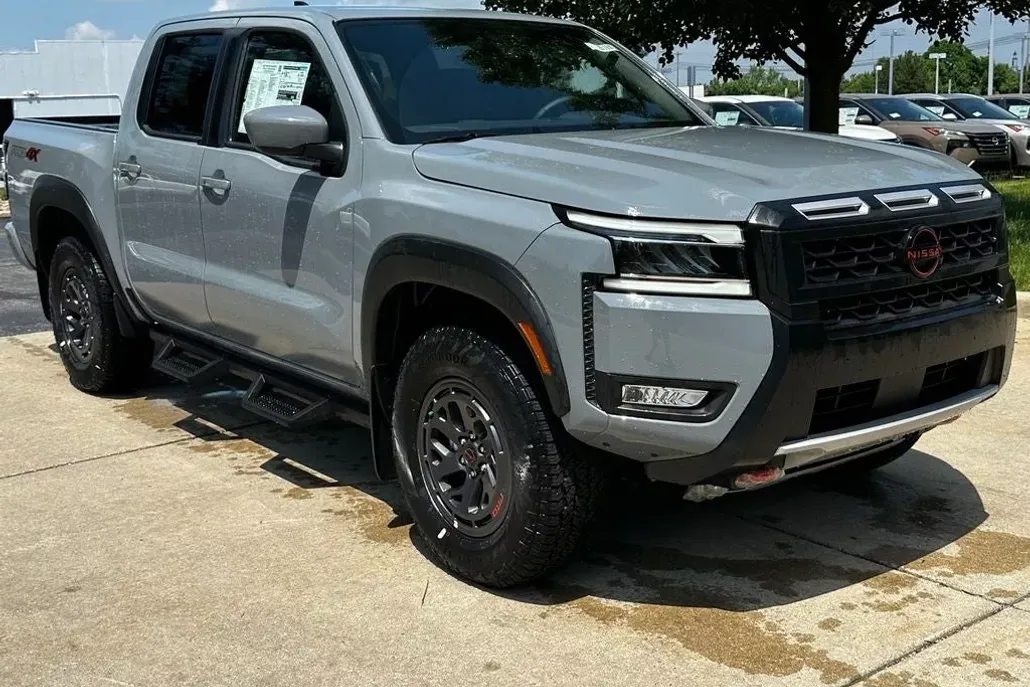2025 Nissan Frontier Crew Cab PRO-4X photo 1