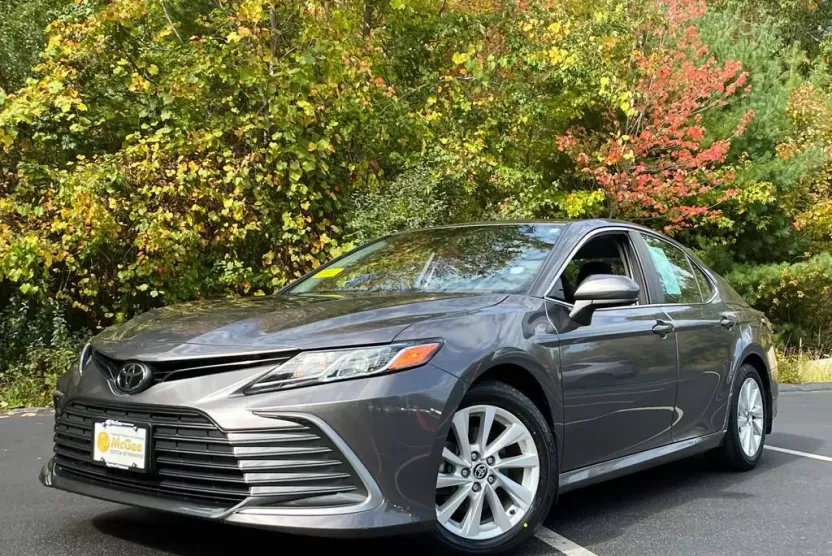 2022 Toyota Camry LE photo 1