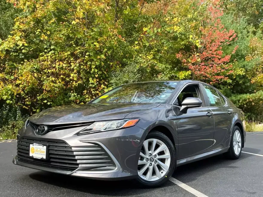 2022 Toyota Camry LE photo 1