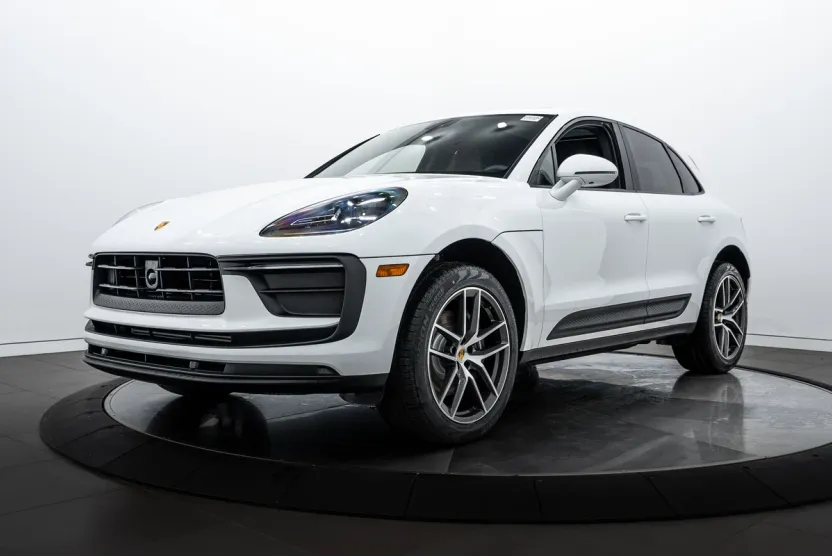 2026 Porsche Macan Base photo 1