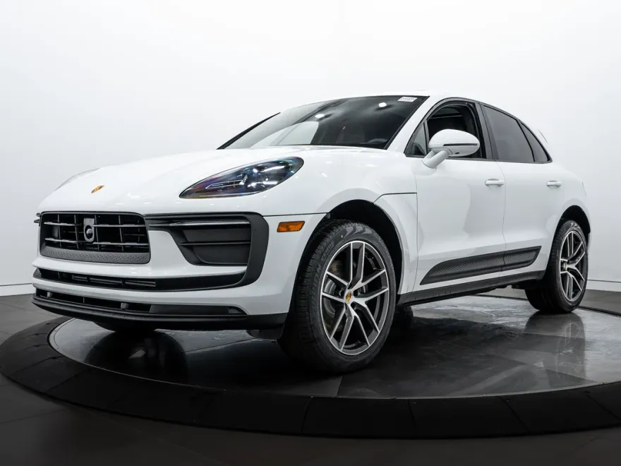 2026 Porsche Macan Base photo 1