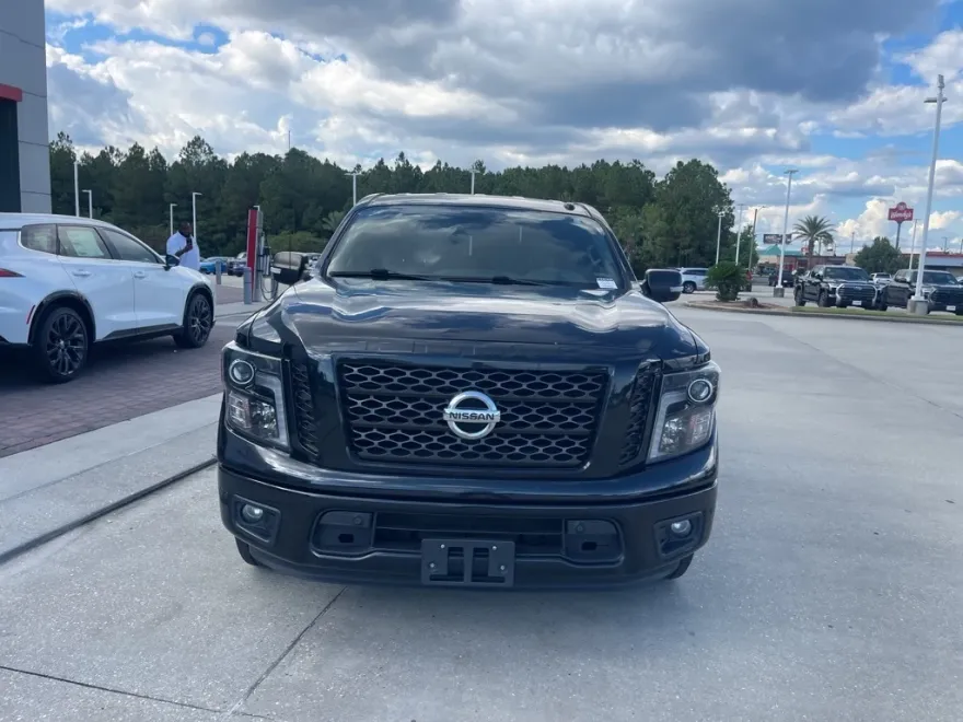2018 Nissan Titan SV photo 1
