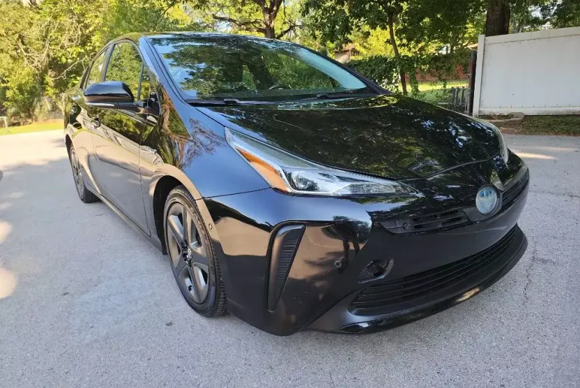 2019 Toyota Prius XLE photo 1