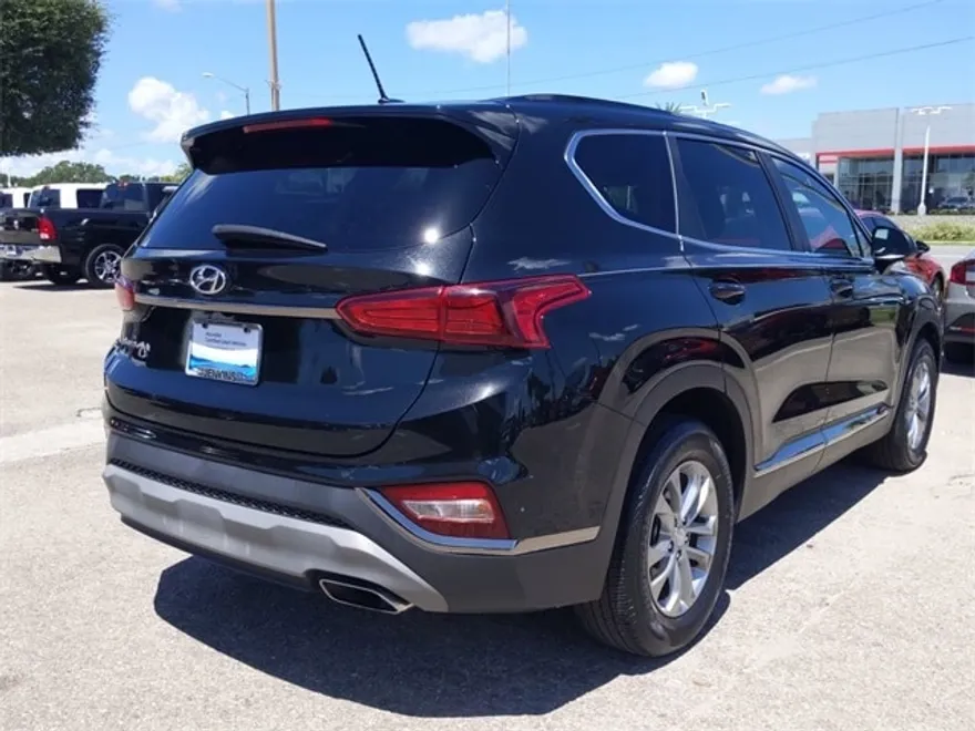 2019 Hyundai Santa Fe SE photo 1