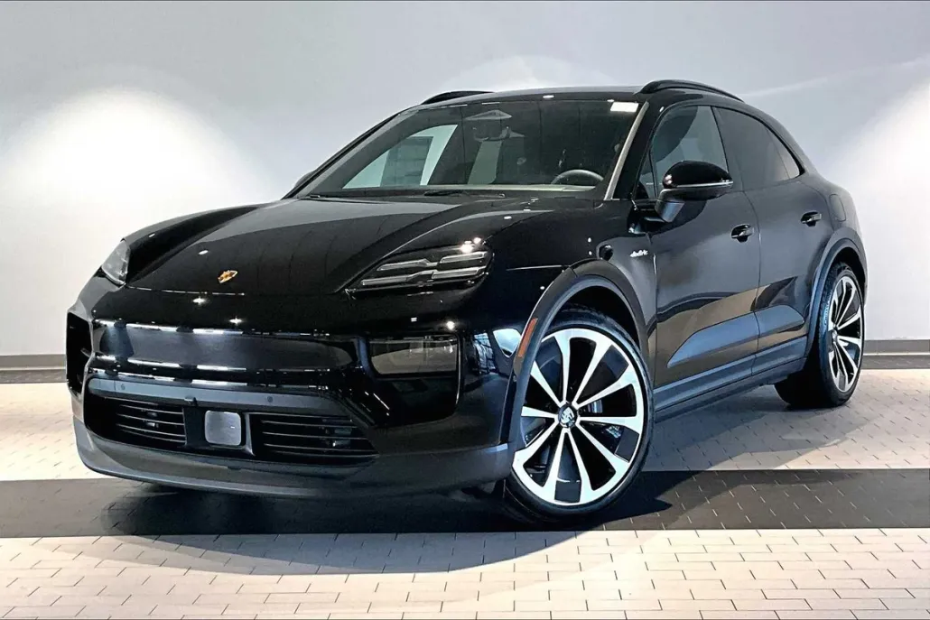 2025 Porsche Macan Electric 4 photo 1