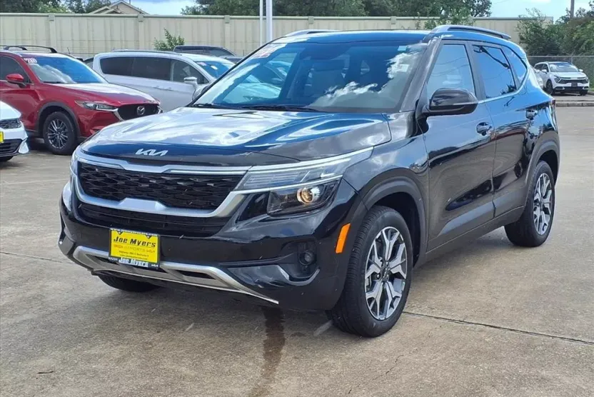 2022 Kia Seltos EX photo 1