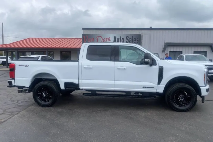 2024 Ford F-250 XLT photo 1