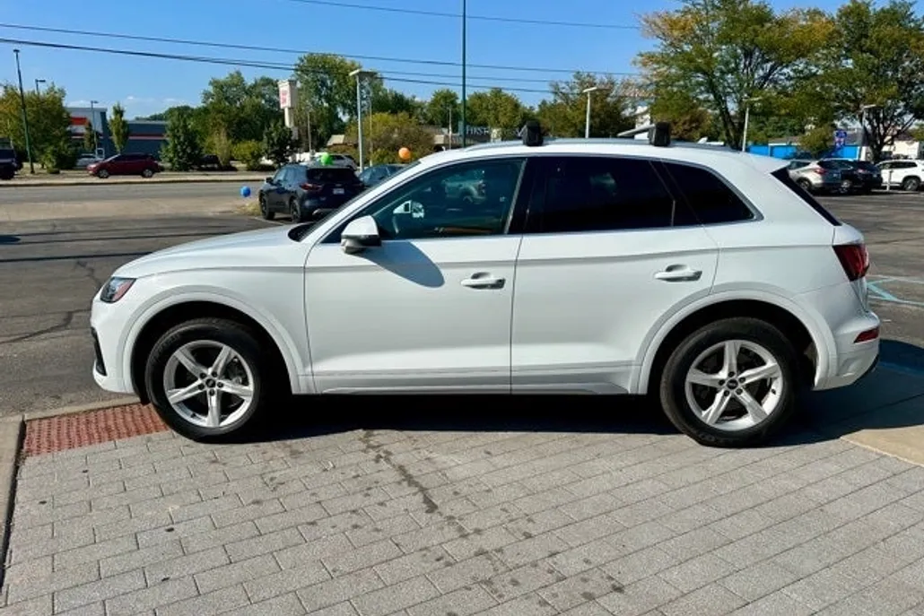 2021 Audi Q5 45 Premium photo 1