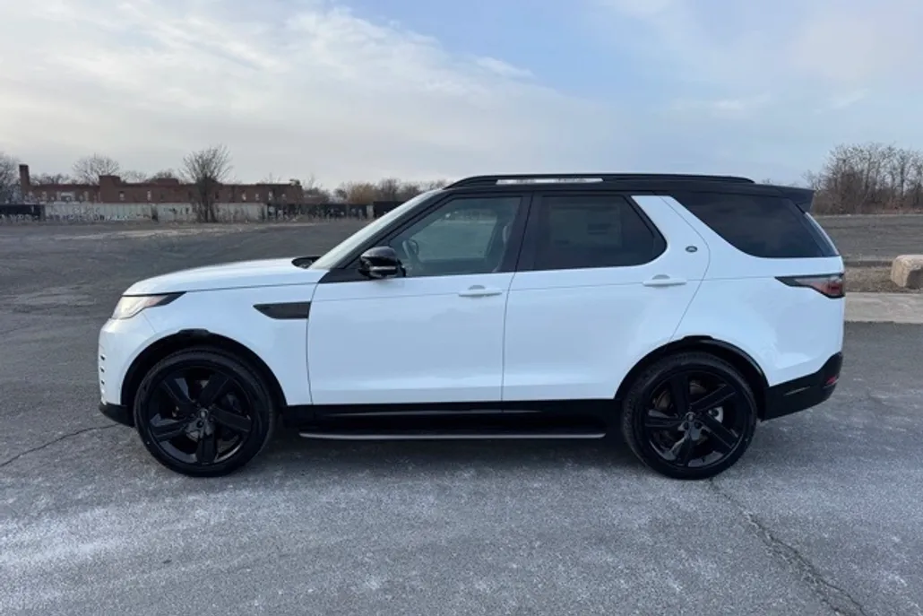 2025 Land Rover Discovery SE photo 1
