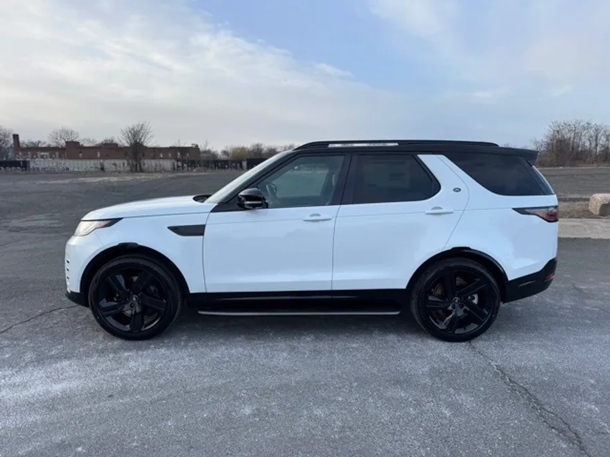 2025 Land Rover Discovery SE photo 1