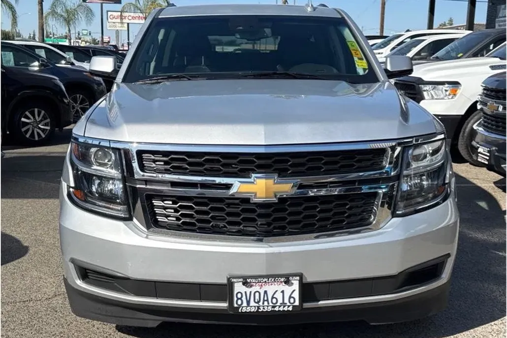 2019 Chevrolet Suburban LT photo 1