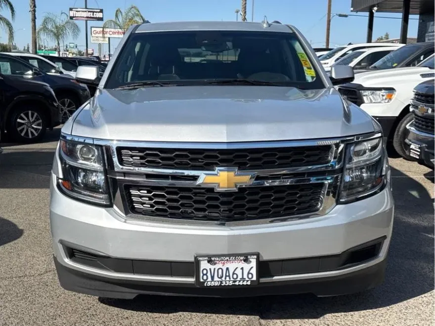 2019 Chevrolet Suburban LT photo 1