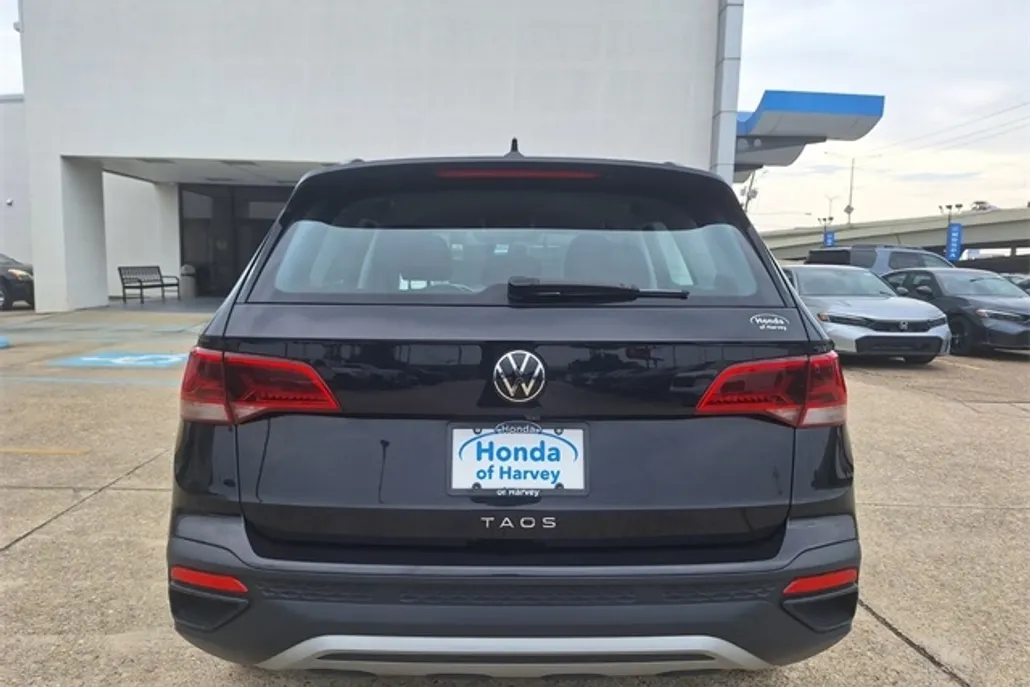 2024 Volkswagen Taos S photo 1
